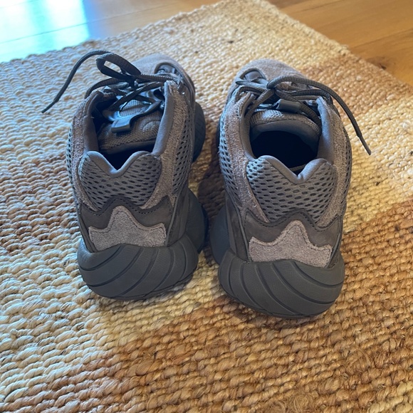 Yeezy 500 Taupe - Picture 6 of 7